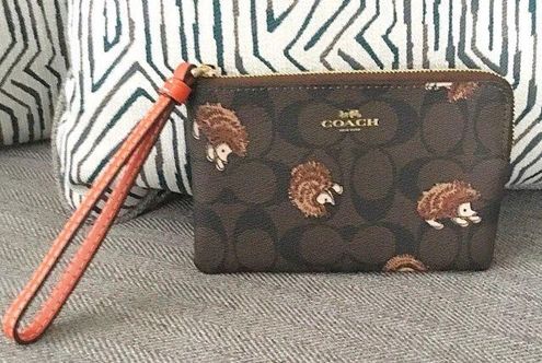 Coach Corner Zip Wristlet In Signature Canvas Hedgehog Print NWT CC433