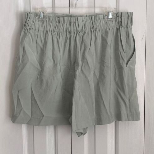 Seamed Pull-On Paperbag Shorts in Softdrape