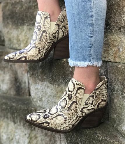vince camuto gradina block heel bootie
