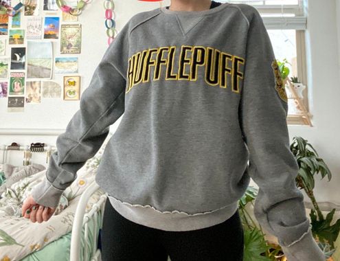 Harry Potter Hufflepuff Sweatshirt Gray 19 68 Off Retail