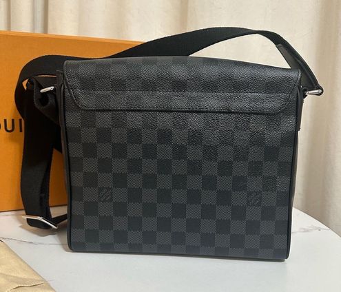 Louis Vuitton Limited Edition Damier Graphite Lv League District Messenger  Pm Grey Leather ref.632455 - Joli Closet