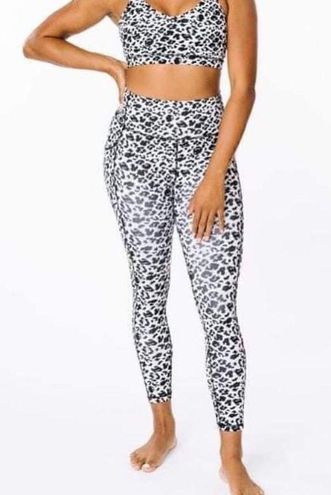 Zyia Active Snow Leopard Pocket Brilliant Hi-Rise 7/8 Leggings Multiple -  $59 New With Tags - From Erin