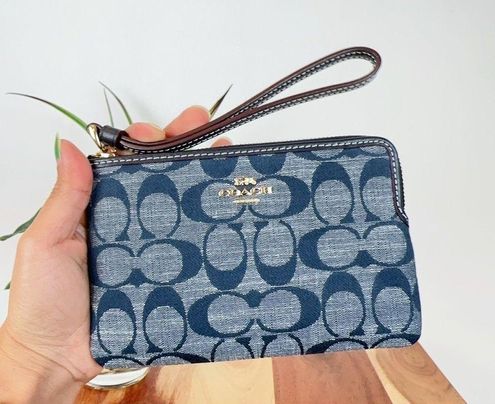 NWT Coach Corner Zip Wristlet In Signature Chambray CH371