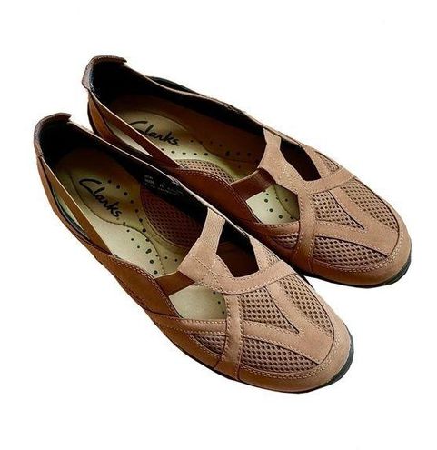 Clarks Leather Slip On Shoe in Brown Style SZ 8.5 - $26 - From Katie