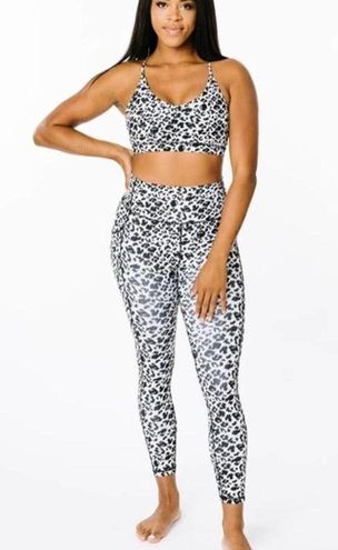 Zyia Active Snow Leopard Pocket Brilliant Hi-Rise Leggings Size 8-10 - $40  - From Taylor