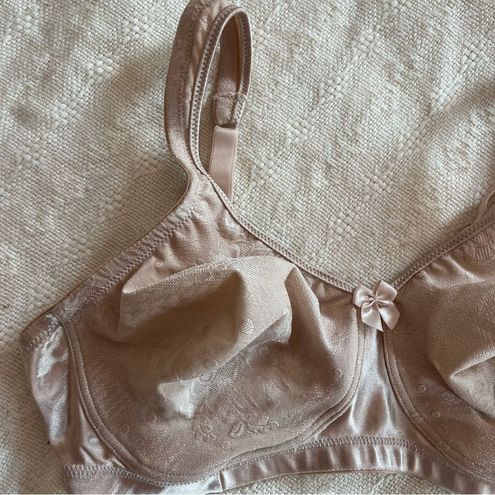 Vanity Fair Full Figure Wirefree Smoothing Bra Nude Floral 38C Size  undefined - $17 - From Wendy