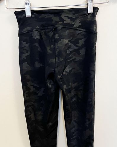 SPANX FAUX LEATHER CAMO LEGGINGS BLACK CAMO 20185R SIZE XS