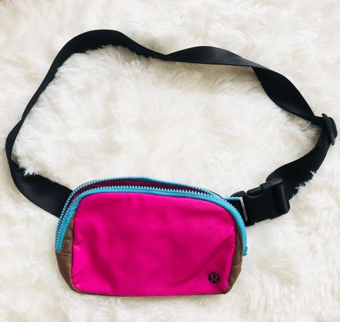 Lululemon Everywhere Belt Bag 1L - Sonic Pink / Cacao / Black