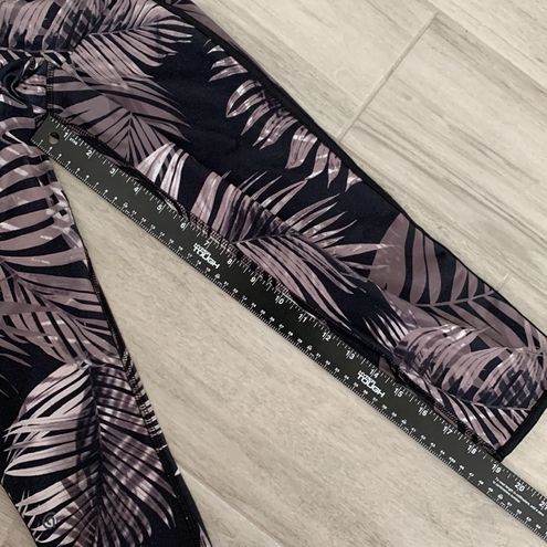 Champion Palm Tree Capri Workout Running Print Leggings / Size XS - $8 -  From Nelda