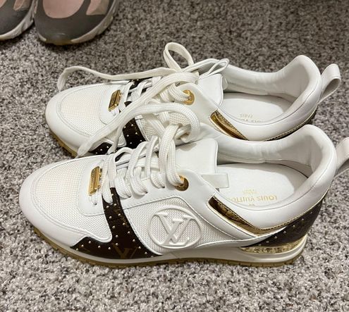 LOUIS VUITTON Run Away Sneaker White. Size 7.5