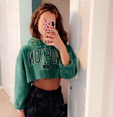 Boston Cropped Pullover