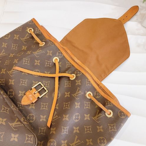 Louis Vuitton Backpack gm  ถุงกระดาษ