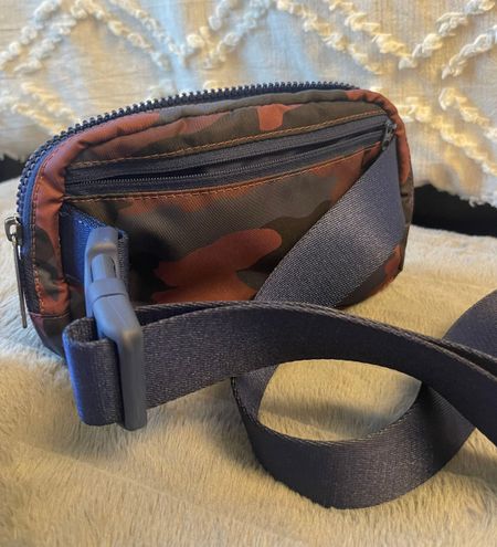 Lululemon Everywhere Belt Bag Crossbody Bag Heritage Camo