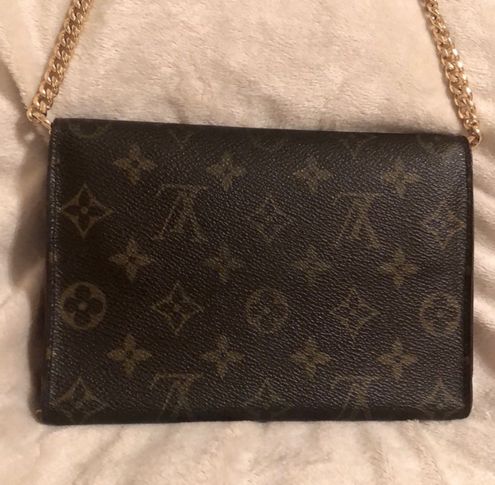 Louis Vuitton Monogram Pochette Passport Trifold Crossbody Wallet EUC! -  $495 (75% Off Retail) - From Katie