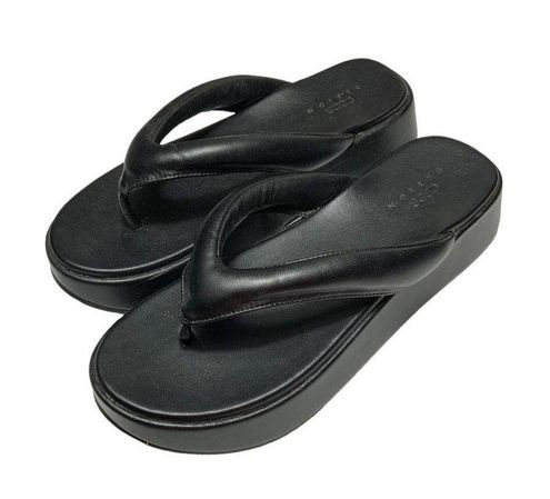 ASOS DESIGN Wide Fit Ferris chunky flip flop sandals in black