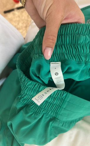 Lululemon Hotty Hot Short High-Rise 2.5” kelly green Size 4 - $45 (35% Off  Retail) - From harper