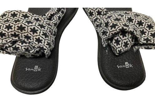 Sanuk Yoga Mat Sling Sandals Size 8 Black White Pattern - $16 - From Ann  Marie