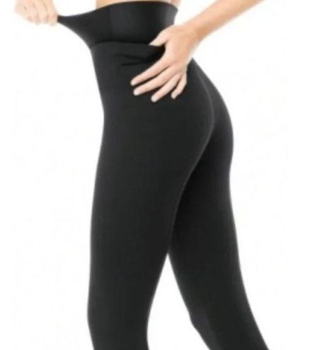 SPANX Hide & Sleek Hi-Rise Capri Smoother