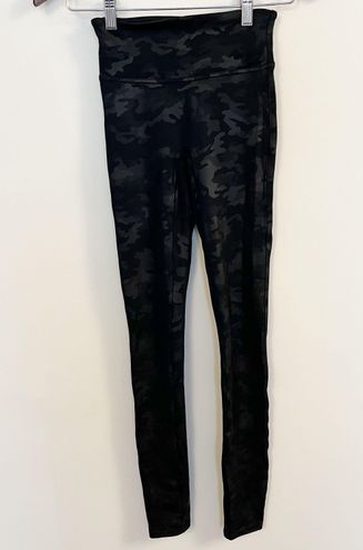 Spanx FAUX LEATHER CAMO LEGGINGS BLACK CAMO 20185R SIZE XS - $49