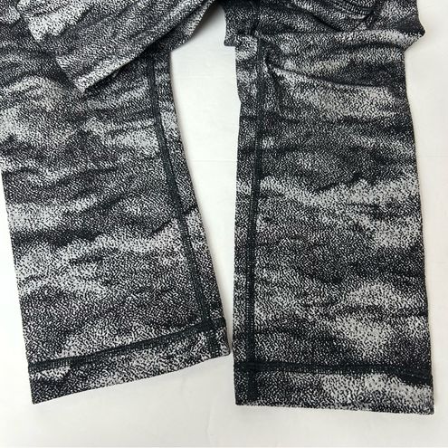 Lululemon Wunder Under Crop Leggings in Rush Jacquard Black White Size 6 -  $45 - From Bri