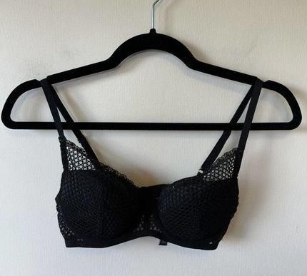 VICTORIA'S SECRET BRA LUXE LINGERIE FISHNET LACE PLUNGE BLACK