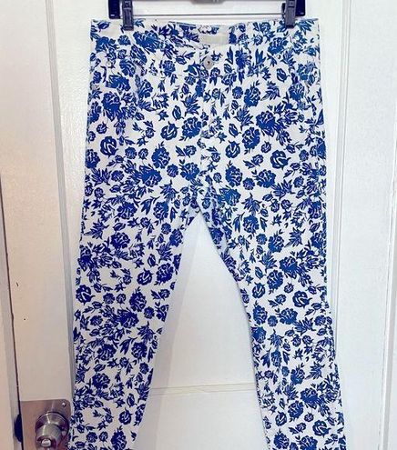 Forever 21 Plus White Blue Floral Jeans size 12 E - $9 - From kara