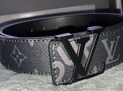 Louis Vuitton belt MENS 33-36 or 30-33 for Sale in Roswell, GA