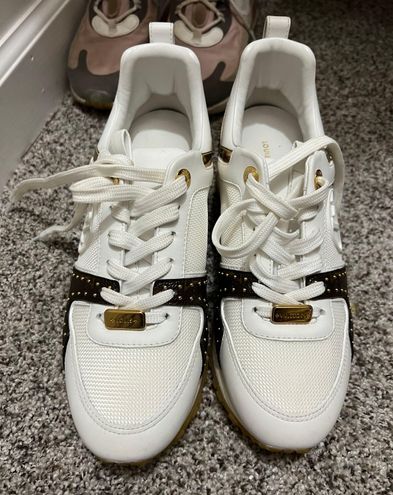 Louis Vuitton Runaway Sneaker White Size 7 - $500 (58% Off Retail) - From  Abbie