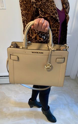 MICHAEL KORS RAYNE SMALL CROSSBODY  Micheal kors crossbody bags, Small  crossbody, Tan crossbody purse