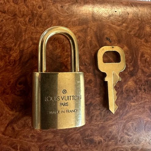 Louis Vuitton Lock & Key set in shining excellent condition, #323