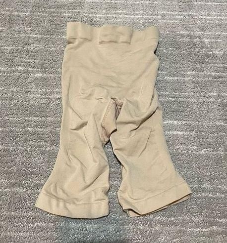 SKIMS Mid Thigh Seamless Sculpt Shorts in Sand, S/M NWOT - $26 - From  Jessica