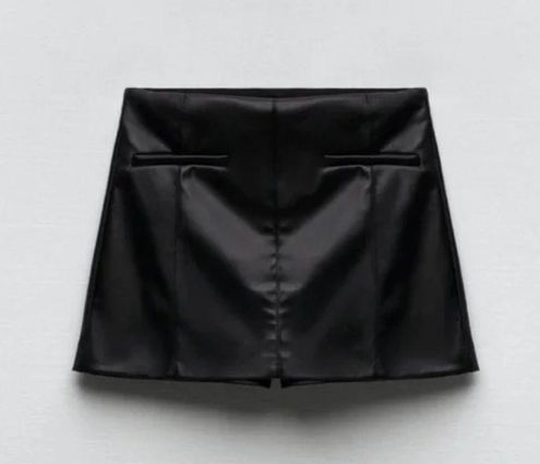 FAUX LEATHER SKORT - Black