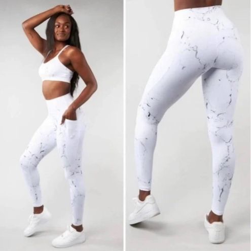 Buffbunny Limitless White Marble Leggings Size Medium - $49 - From Holly