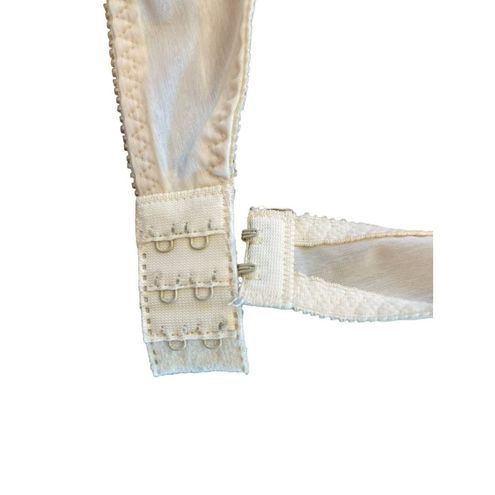 Maidenform Vintage Chantilly Bra Size 36C Lace Satin Underwire Beige 80s  Womens Tan - $36 - From Stephanie