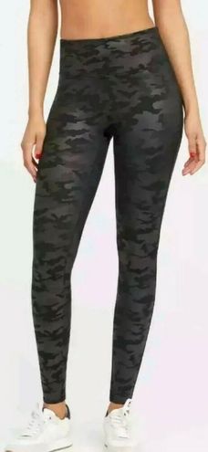 Spanx FAUX LEATHER CAMO LEGGINGS BLACK CAMO 20185R SIZE XS - $49