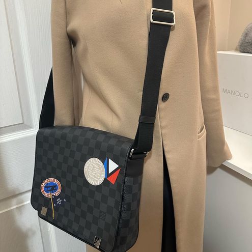 Louis Vuitton Damier Graphite Pixel District Messenger PM Bag – The Closet