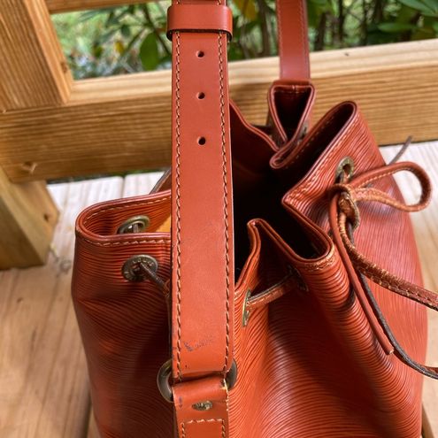 Louis Vuitton Authentic Noe Epi leather bucket shoulder bag rust Orange -  $603 (79% Off Retail) - From Viktori