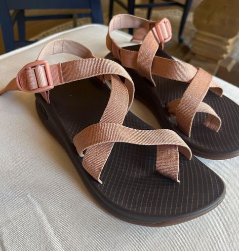 Metallic rose store gold chacos