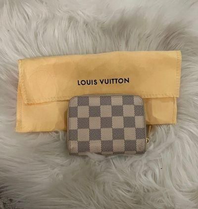 Cloth wallet Louis Vuitton White in Cloth - 29969706