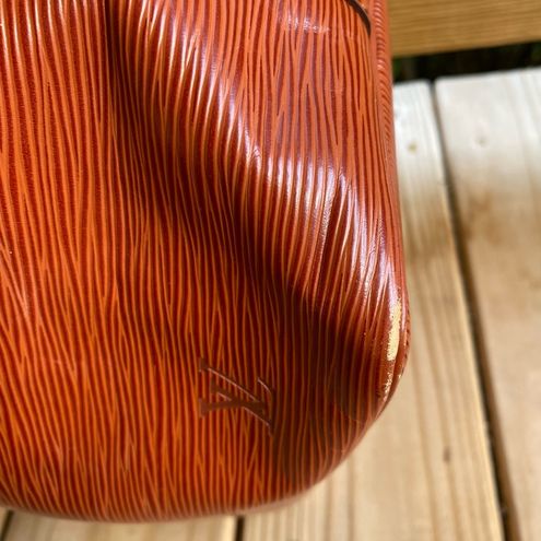 Louis Vuitton Authentic Noe Epi leather bucket shoulder bag rust Orange -  $603 (79% Off Retail) - From Viktori