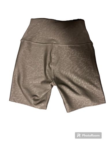 5 Airlift High-Waist Leopard Debossed Biker Short - Gravel