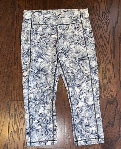 Lululemon Women's Black and White Floral Pattern Leggings Size 10