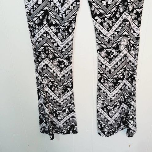 No Boundaries Womens Size XL Black & White Bohemian Stretchy Flare Pants -  $18 - From Vanessa