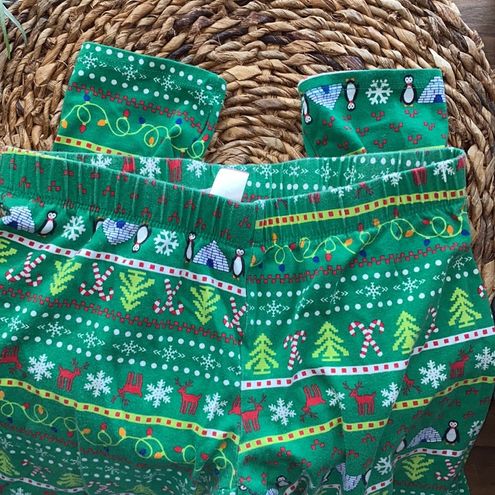 No Boundaries Juniors Christmas Leggings pants M 7/9 penguins green red EUC  Size undefined - $14 - From Stacie