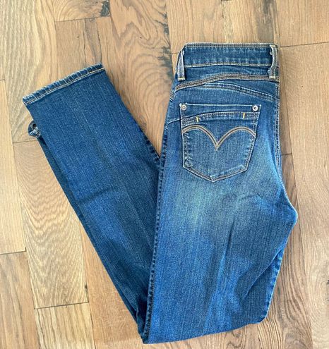 Levi's Flatters and Flaunts Skinny Leg Denim Jeans Size 29x32 Blue - $14 -  From Shoshannah