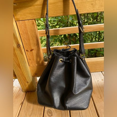 Louis Vuitton Authentic Noe Epi Leather shoulder bucket bag black gold -  $990 (63% Off Retail) - From Viktori