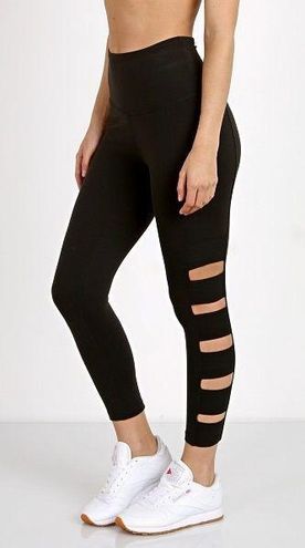 Beyond Yoga wide band stacked Capri leggings size S small Black - $60 (39%  Off Retail) - From J