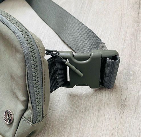 Lululemon Everywhere Belt Bag 1L - Grey Sage