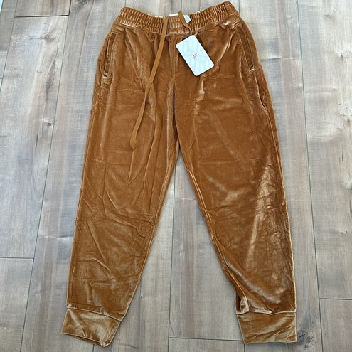 Fabletics NWT Daria Velour Jogger Women's Light Honey Sz S - $50