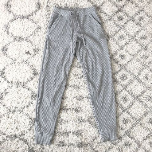 Alo Yoga Muse Sweatpants Athletic Heather Grey Gray Size M - $70